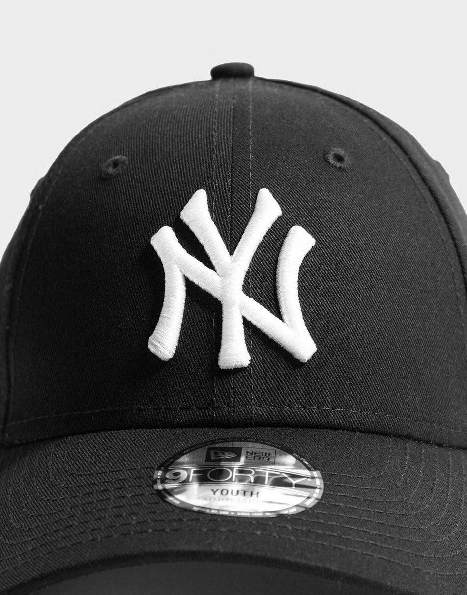 New Era MLB 9FORTY New York Yankees Cap (Youth) - Cap On