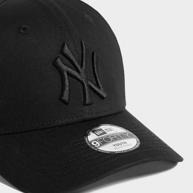 New Era MLB 9FORTY New York Yankees Cap (Youth) - Cap On