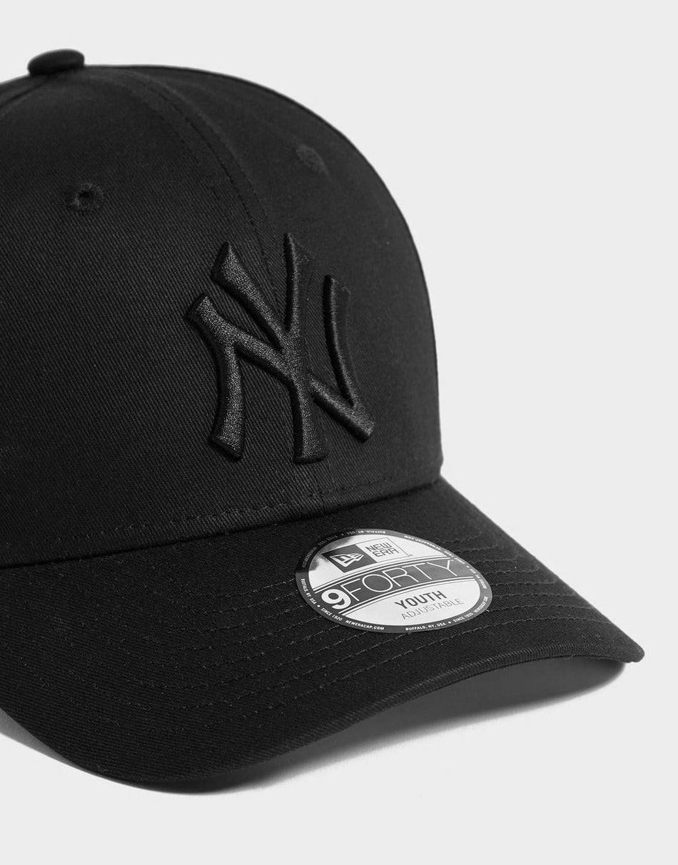 New Era MLB 9FORTY New York Yankees Cap (Youth) - Cap On