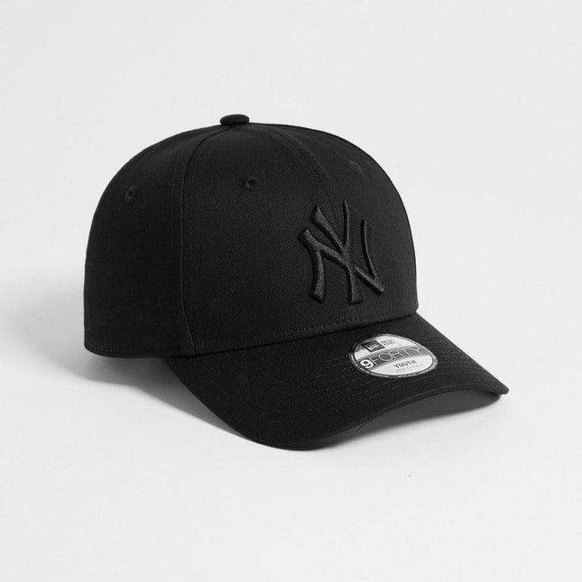New Era MLB 9FORTY New York Yankees Cap (Youth) - Cap On