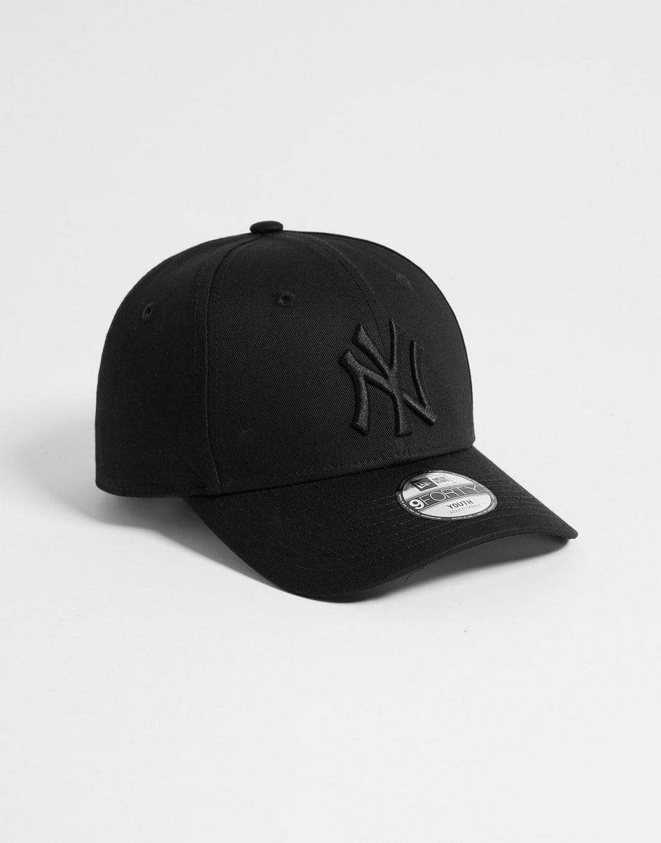 New Era MLB 9FORTY New York Yankees Cap (Youth) - Cap On