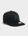 New Era MLB 9FORTY New York Yankees Cap (Youth) - Cap On