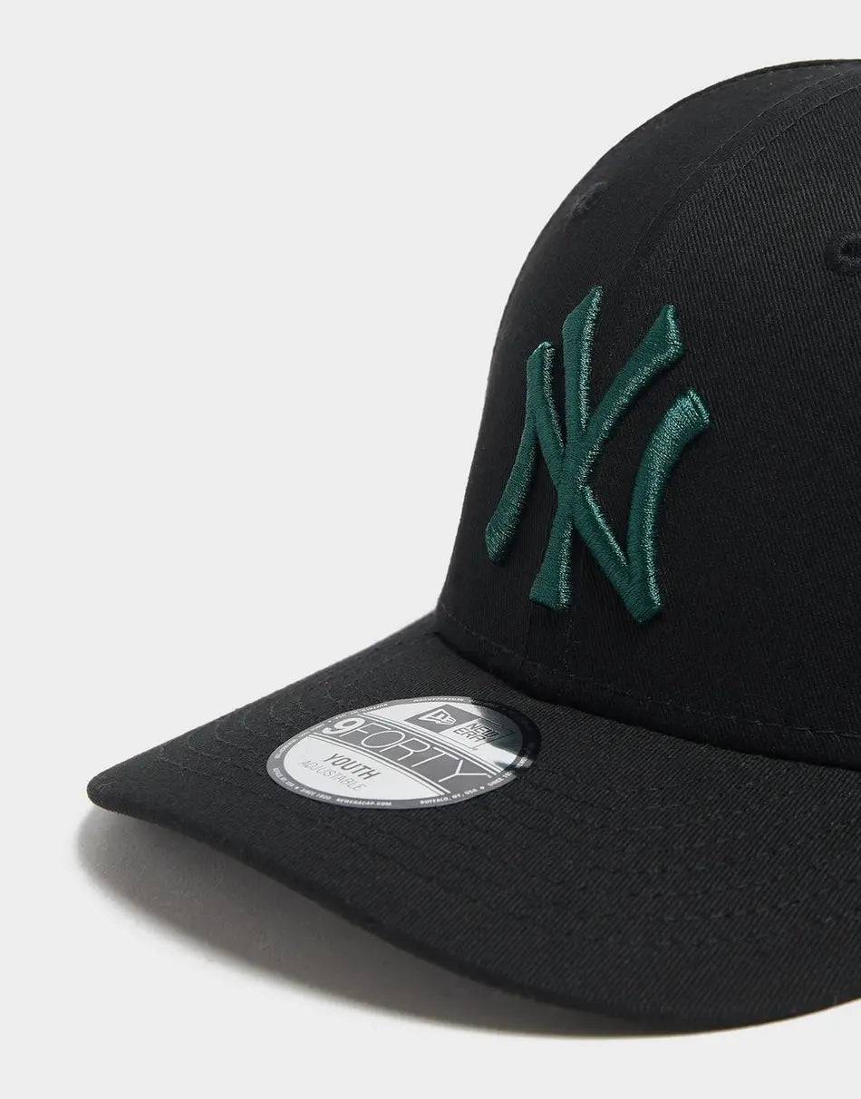 New Era MLB 9FORTY New York Yankees Cap (Youth) - Cap On