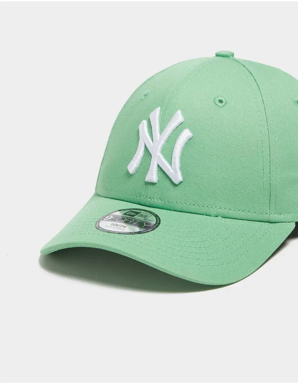 New Era MLB 9FORTY New York Yankees Cap (Youth) - Cap On