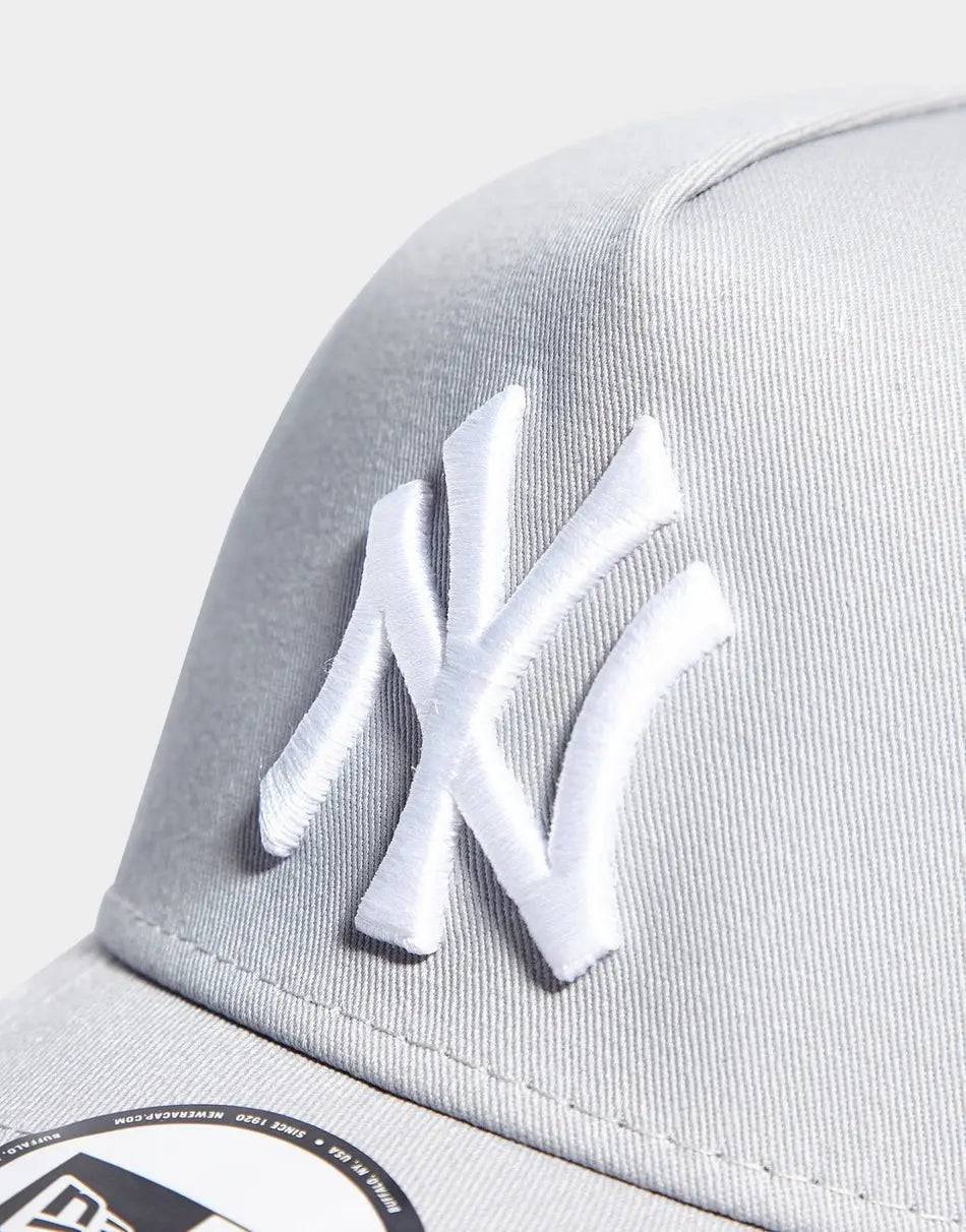 New Era MLB New York Yankees Snapback Trucker Cap - Cap On