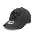 New Era NBA Seasonal Infill Chicago Bulls 9Forty Men's Adjustable Cap - Dark Grey - Cap On