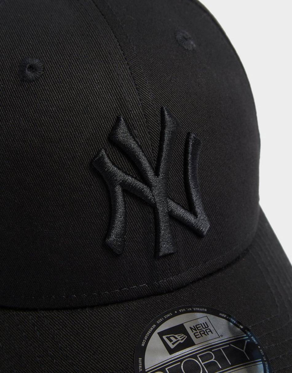 New Era New York Yankees Black 9FORTY - Cap On