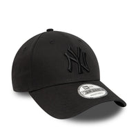 New Era New York Yankees Black 9FORTY - Cap On