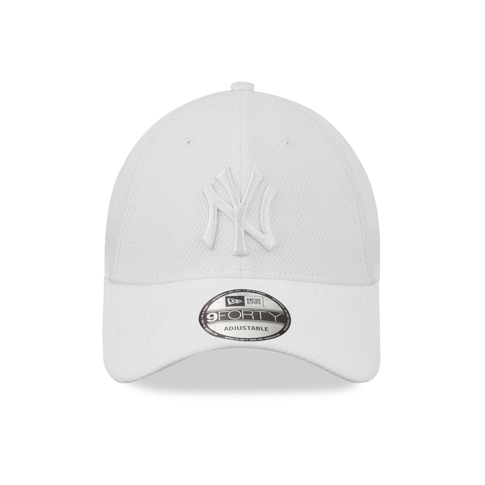 New Era New York Yankees Diamond Essential All White 9FORTY Cap - Cap On