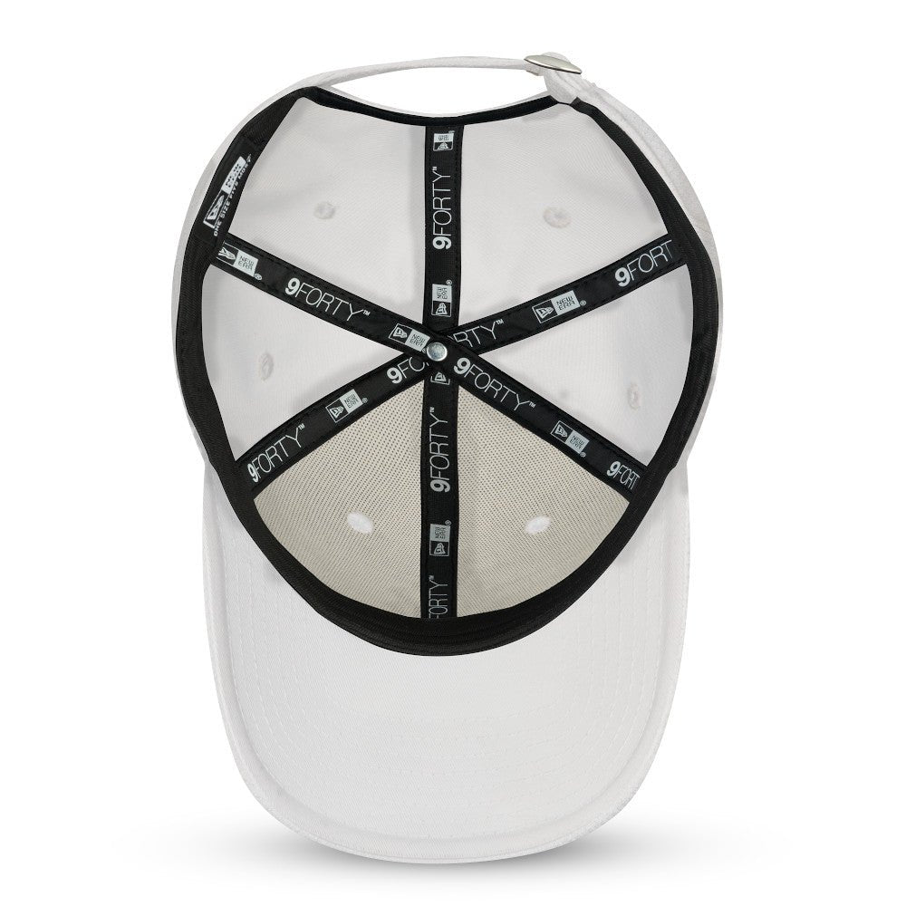 New Era New York Yankees Diamond Essential All White 9FORTY Cap - Cap On