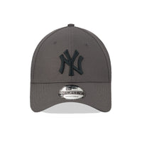 New Era New York Yankees Grey 9FORTY Cap - Cap On