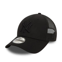 New Era New York Yankees Home Field Black 9FORTY A-Frame Trucker Adjustable Cap - Cap On