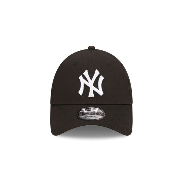 New Era New York Yankees Home Field Black 9FORTY A-Frame Trucker Cap - Cap On