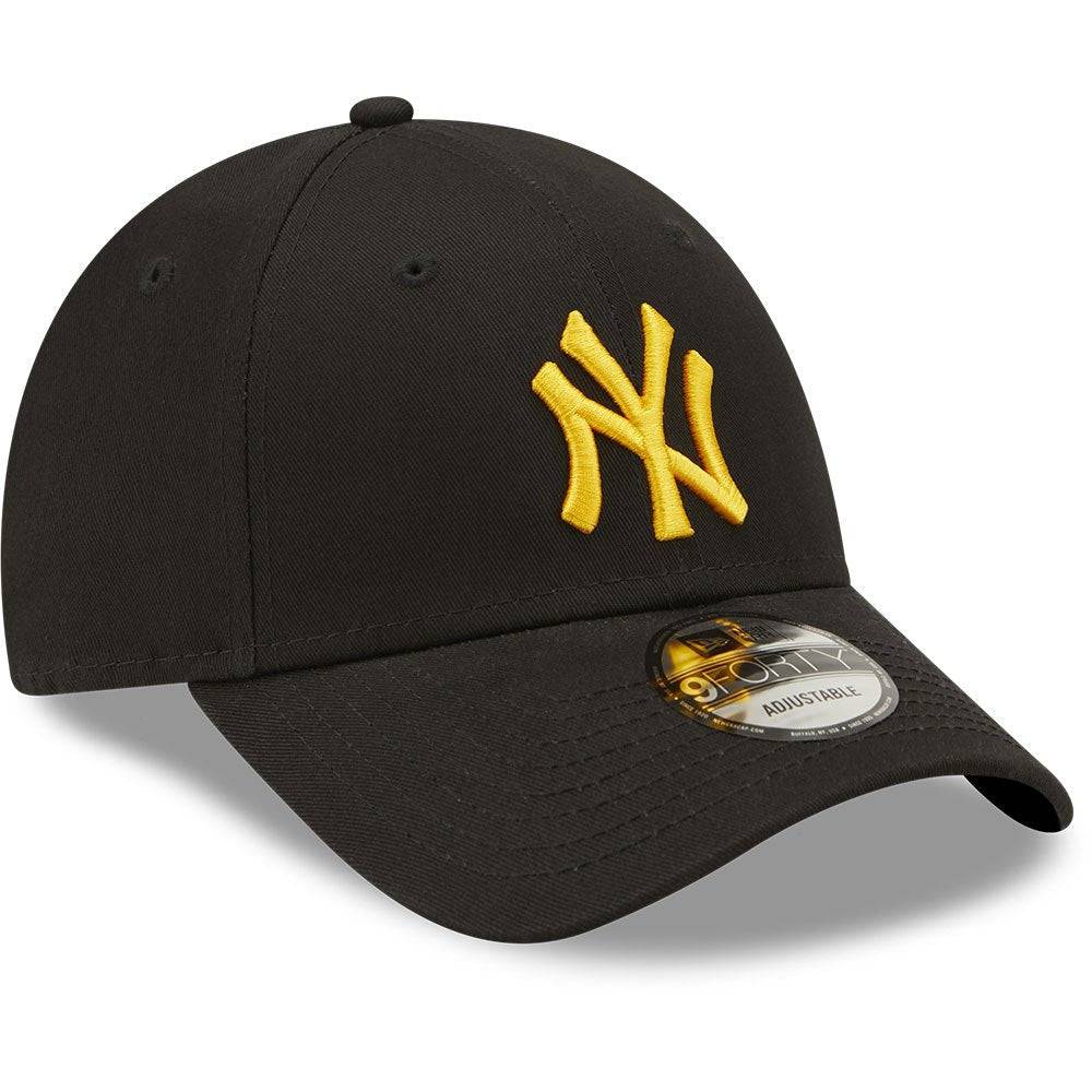 New Era New York Yankees League Essential 9Forty® Baseball Cap - Cap On