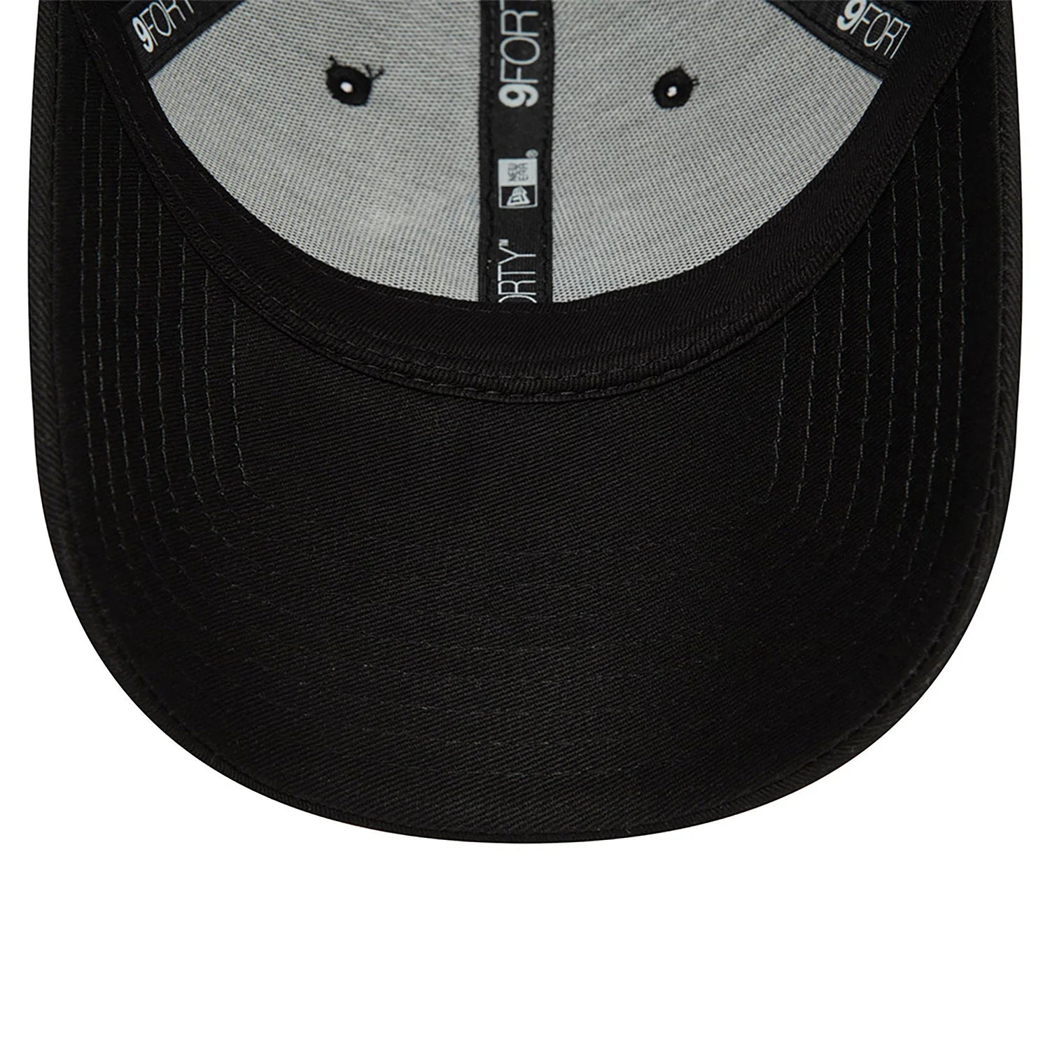 New Era New York Yankees League Essential Black 9FORTY Adjustable Cap - Cap On