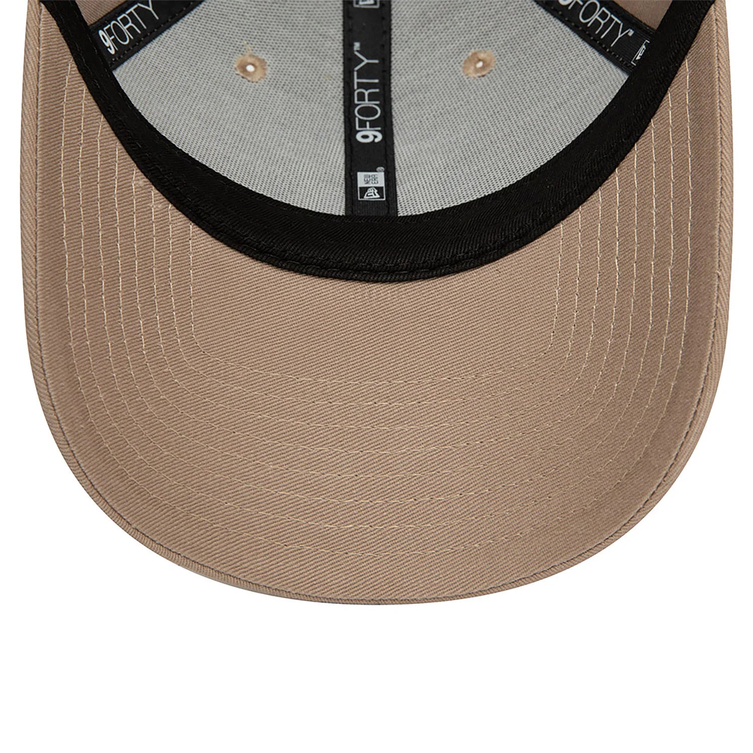 New York Yankees League Essential Brown 9FORTY Adjustable Cap - Cap On