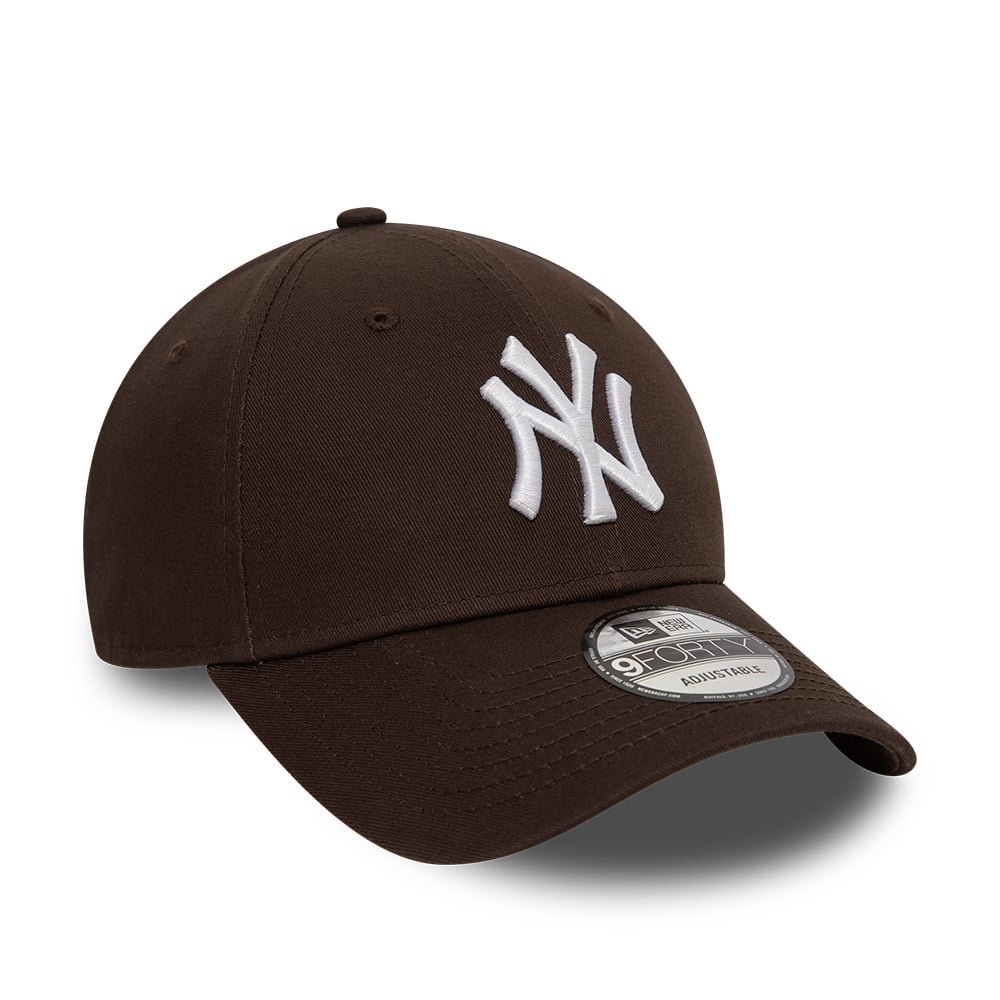 New Era New York Yankees League Essential Dark Brown 9FORTY Adjustable Cap - Cap On