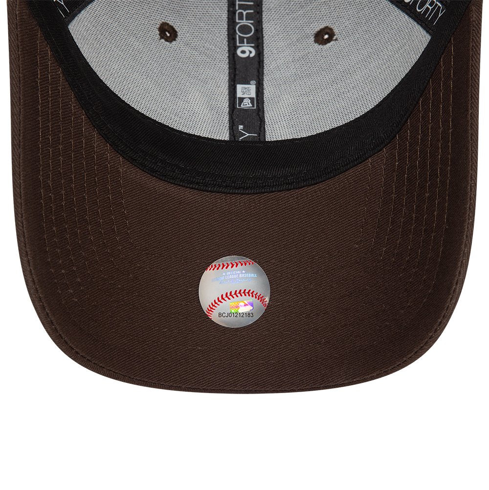 New Era New York Yankees League Essential Dark Brown 9FORTY Adjustable Cap - Cap On