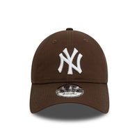 New Era New York Yankees League Essential Dark Brown 9TWENTY Adjustable Cap - Cap On