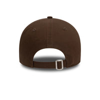 New Era New York Yankees League Essential Dark Brown 9TWENTY Adjustable Cap - Cap On