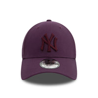 New Era New York Yankees League Essential Dark Purple 39THIRTY Stretch Fit Cap - Cap On