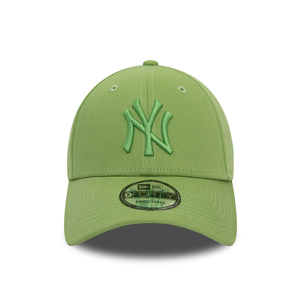 New Era New York Yankees League Essential Green 9FORTY Adjustable Cap - Cap On