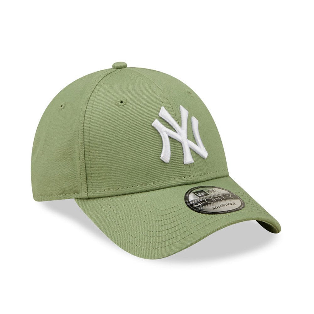 New Era New York Yankees League Essential Khaki 9FORTY Adjustable Cap - Cap On