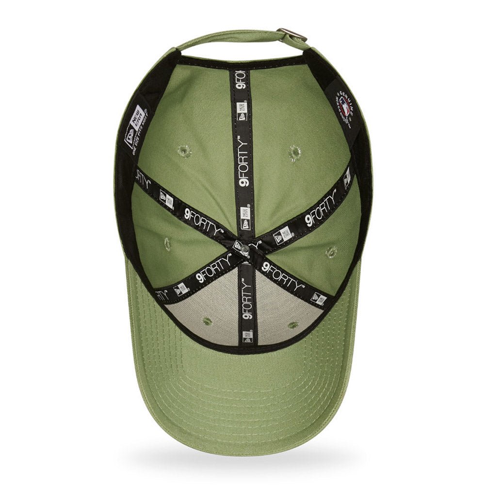 New Era New York Yankees League Essential Khaki 9FORTY Adjustable Cap - Cap On