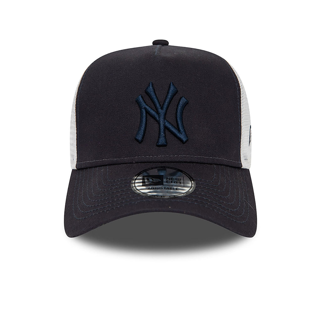 New Era New York Yankees League Essential Navy Trucker Cap - Cap On