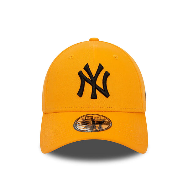 New Era New York Yankees League Essential Papaya Smoothie 9FORTY Adjustable Cap - Cap On
