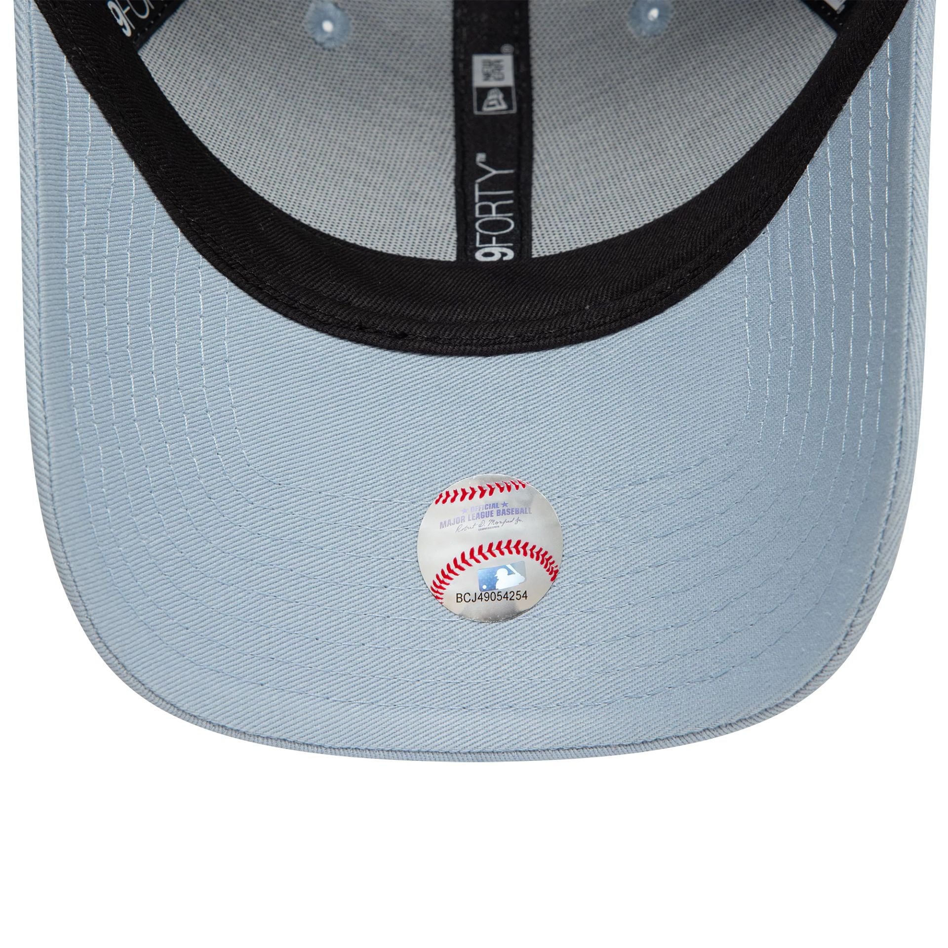 New Era New York Yankees League Essential Pastel Blue 9FORTY Adjustable Cap - Cap On