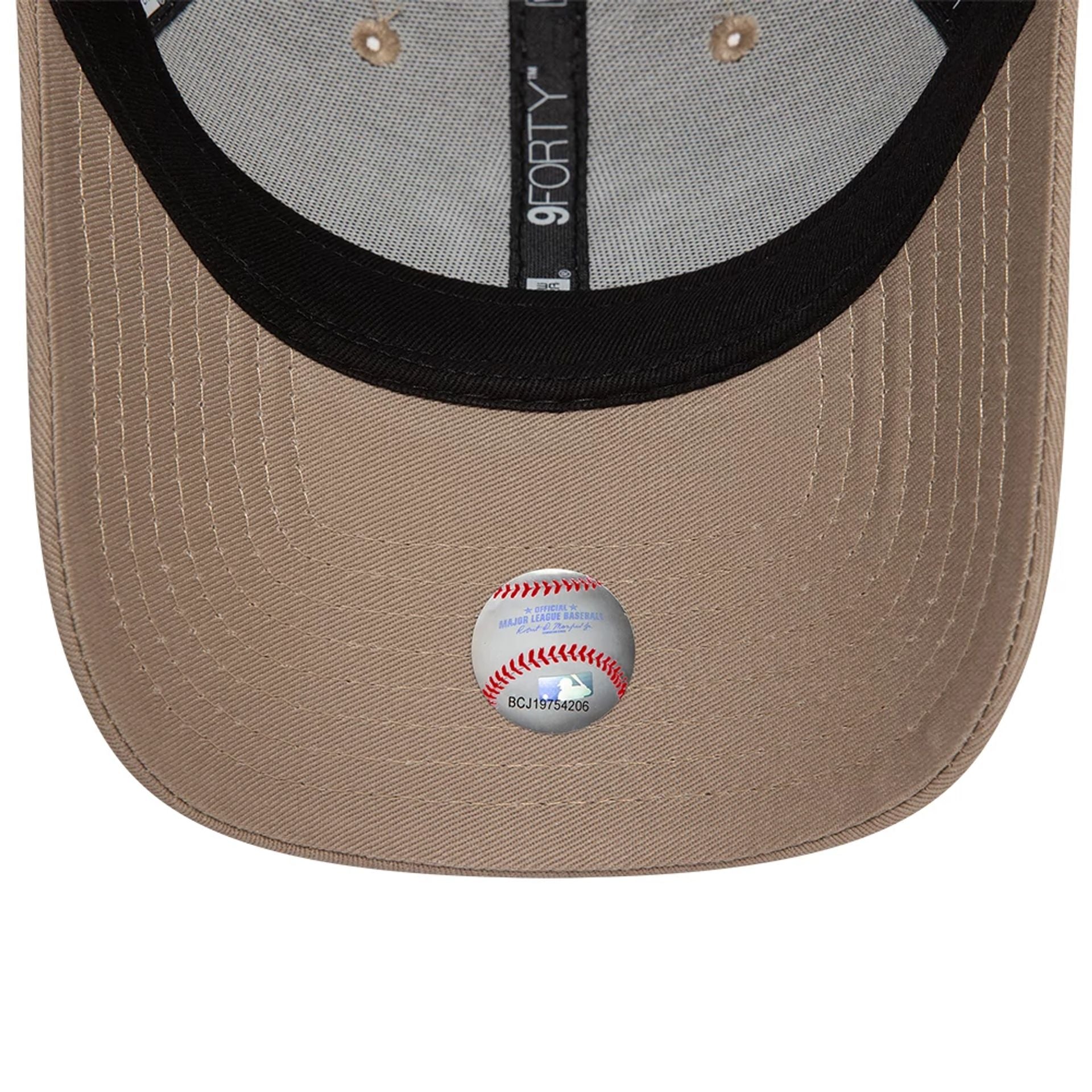 New Era New York Yankees League Essential Pastel Brown 9FORTY Adjustable Cap - Cap On