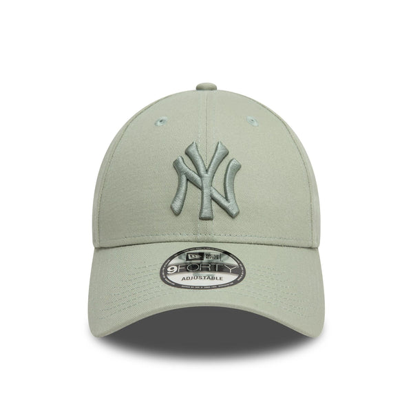 New Era New York Yankees League Essential Pastel Green 9FORTY Adjustable Cap - Cap On