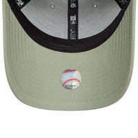 New Era New York Yankees League Essential Pastel Green 9FORTY Adjustable Cap - Cap On
