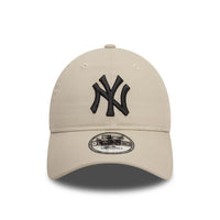 New Era New York Yankees League Essential Stone 9TWENTY Adjustable Cap - Cap On