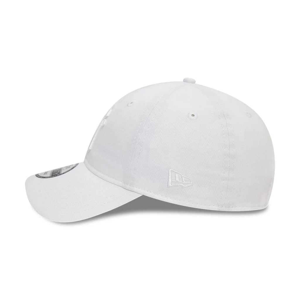 New Era New York Yankees League Essential White 9TWENTY Adjustable Cap - Cap On