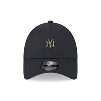 New Era New York Yankees Pin Logo Black 9FORTY Adjustable Cap - Cap On
