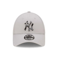 New Era New York Yankees Seasonal Infill White 9FORTY Adjustable Cap - Cap On