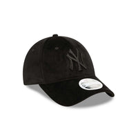 New Era New York Yankees Women's Black Velour 9FORTY Adjustable Cap - Cap On
