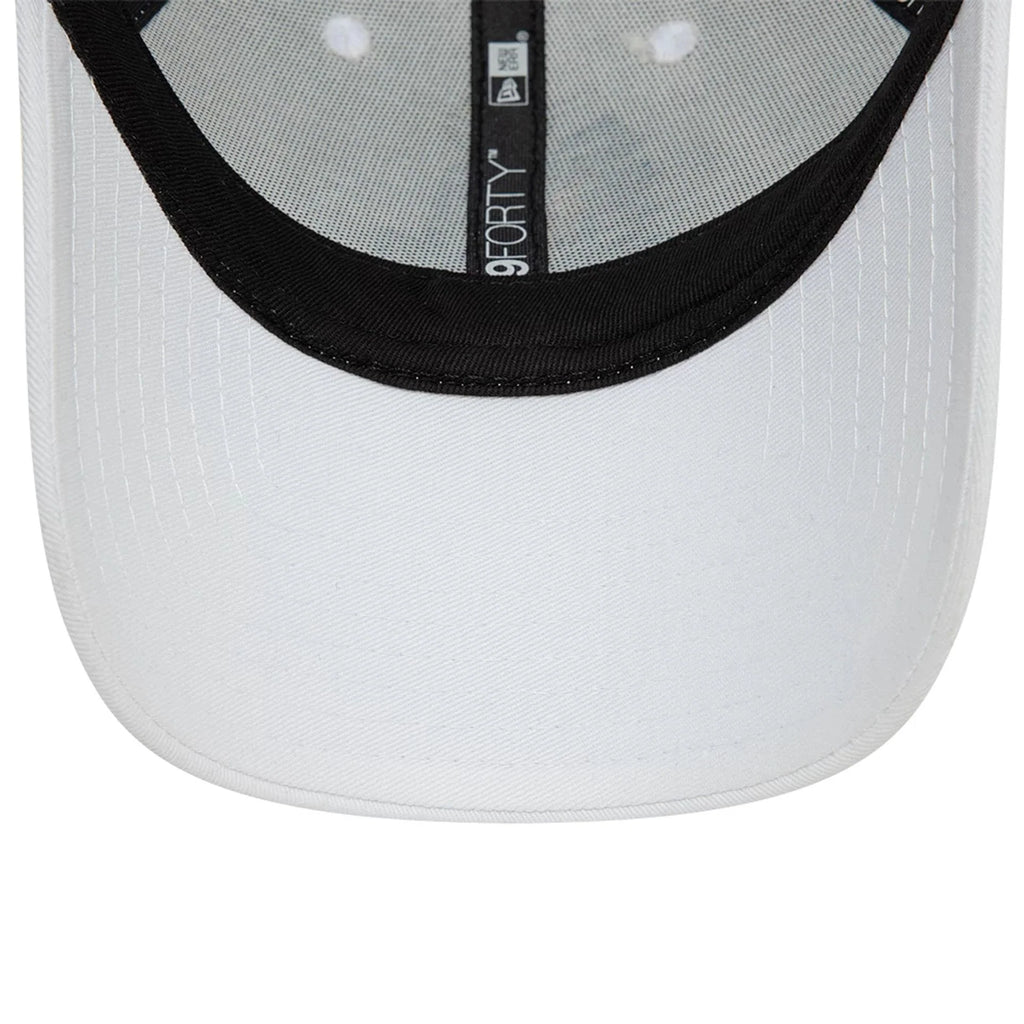 New Era Tweety Pie Team Looney Tunes White 9FORTY Adjustable Cap - Cap On