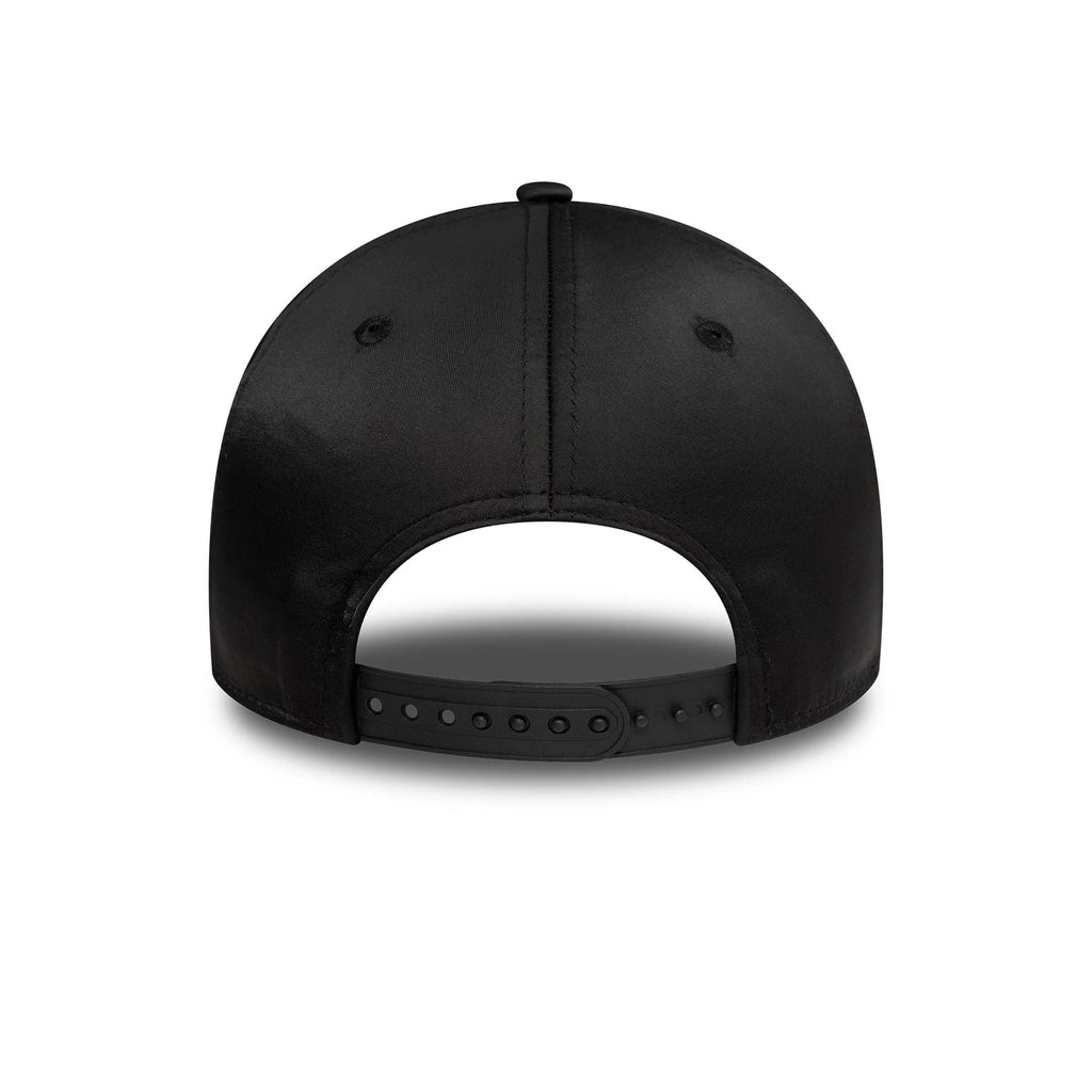 New York Yankees Womens Satin Black 9FORTY Adjustable Cap - Cap On