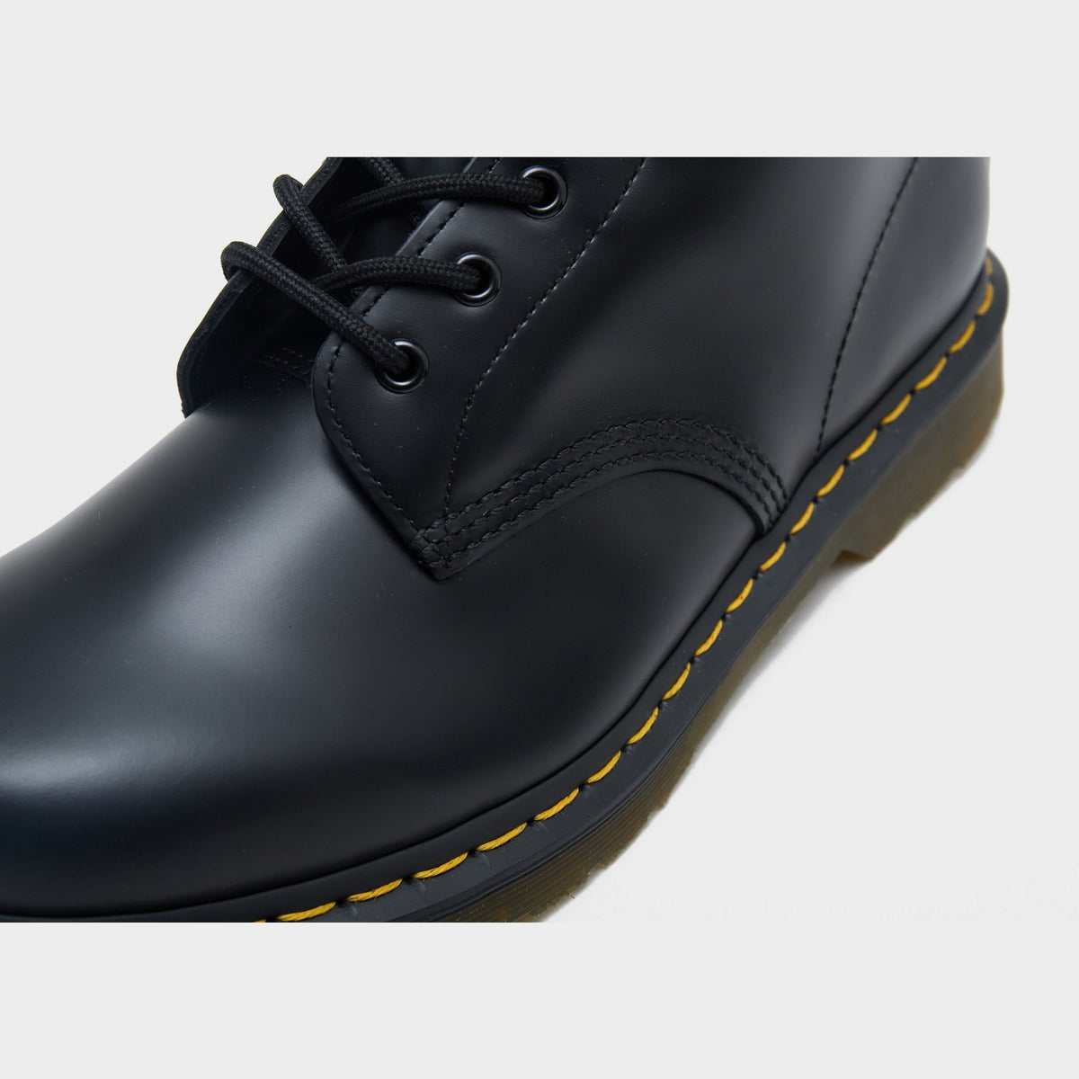 Dr. Martens 101 6 Eye Boots