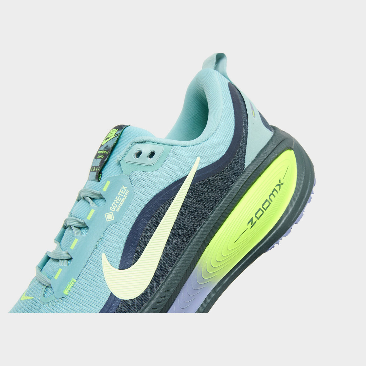Green Nike Vomero 18 GORE-TEX