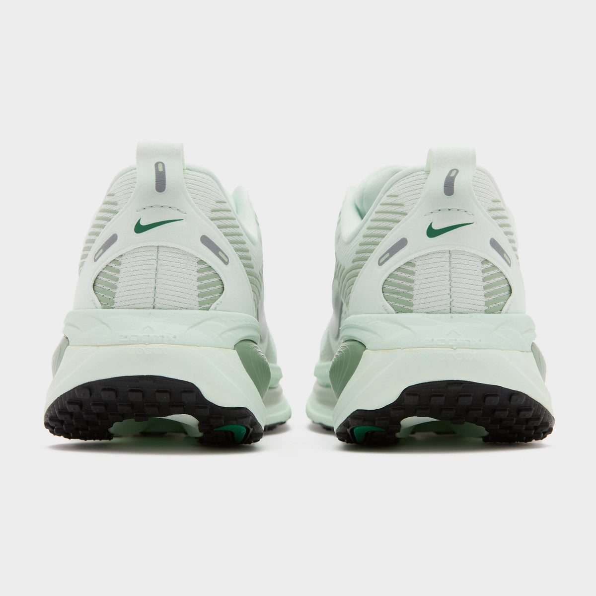 Green Nike Vomero 18 Women's