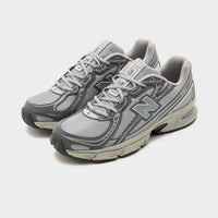 New Balance 740