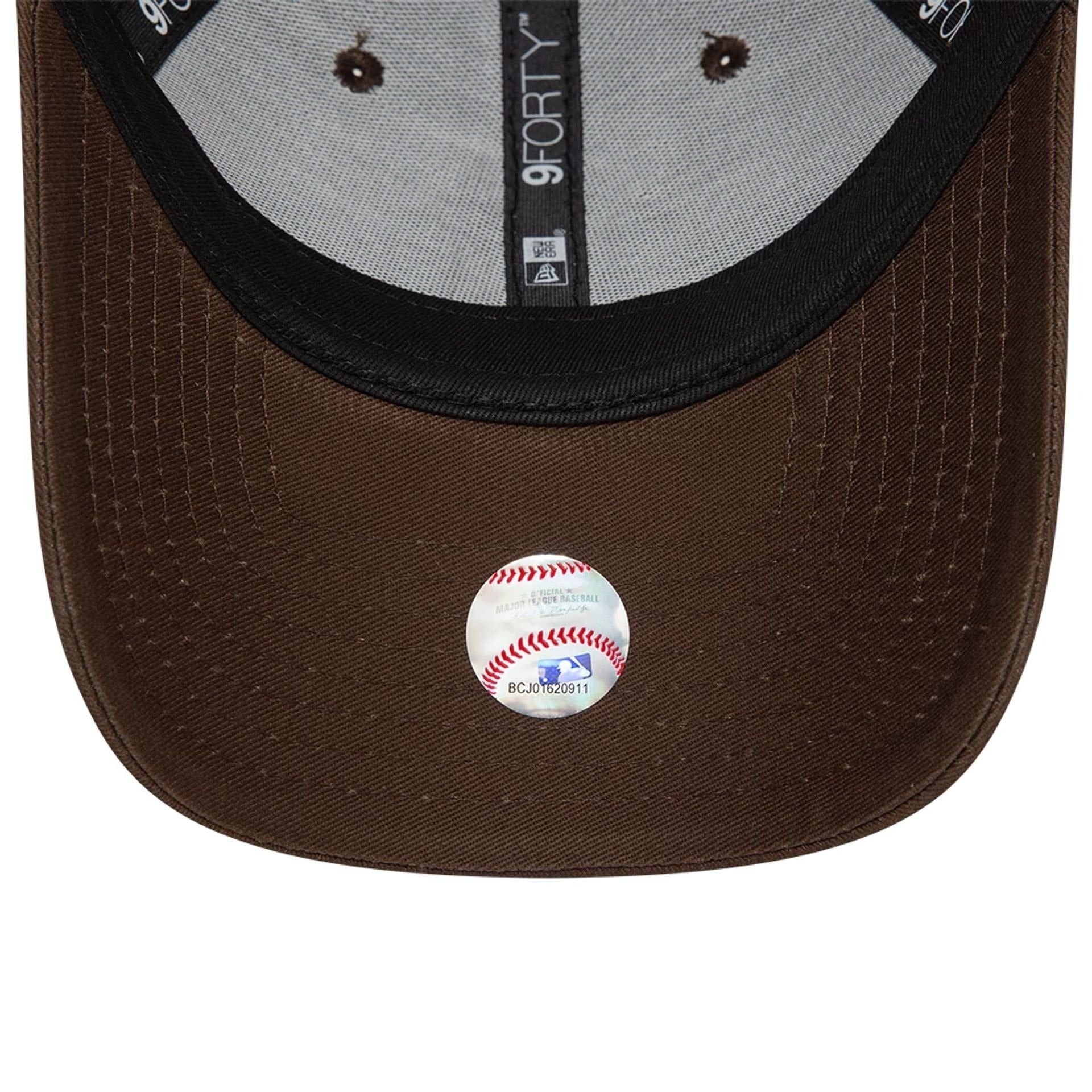 New Era New York Yankees Womens League Essential Dark Brown 9FORTY Adjustable Cap