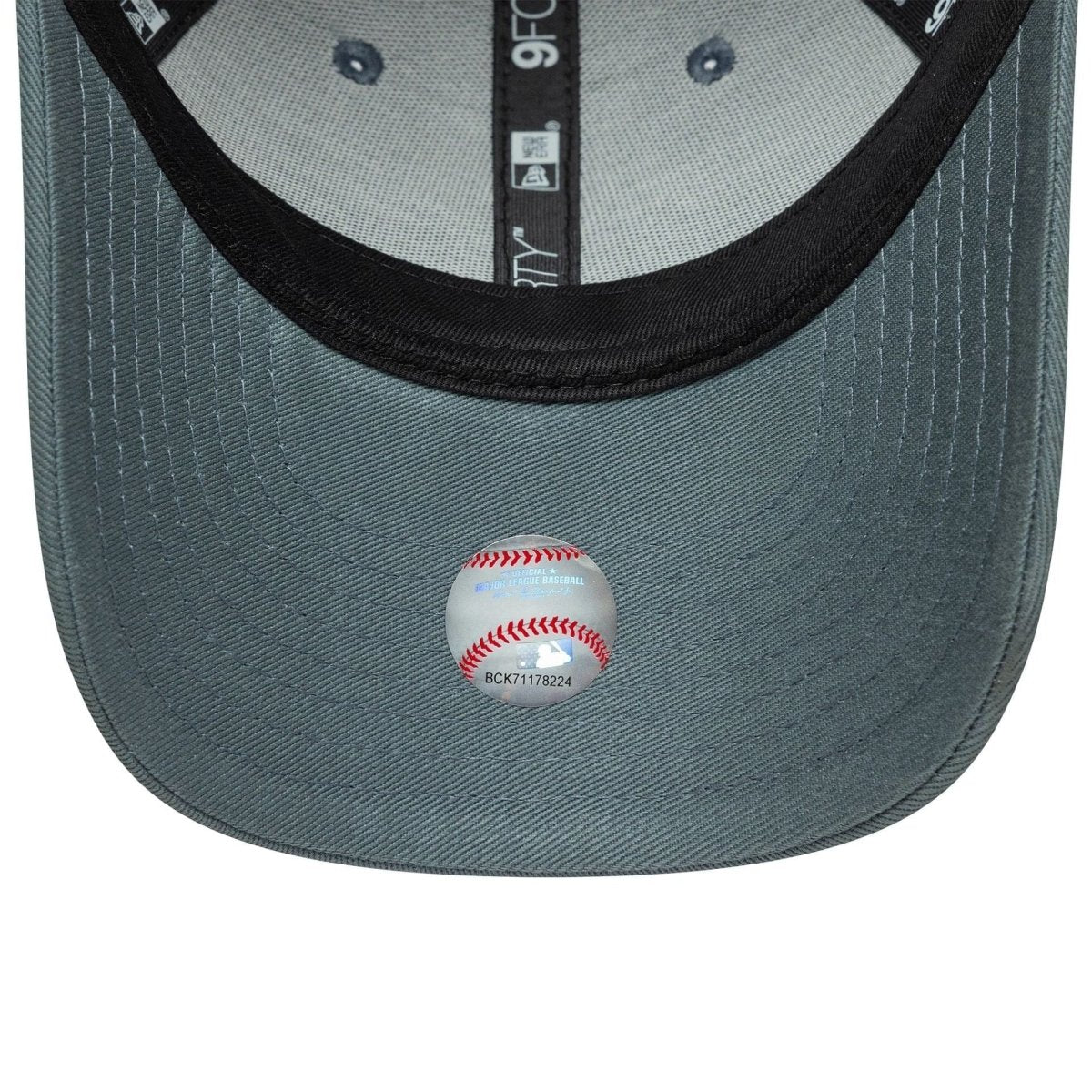 New Era New York Yankees Youth MLB League Essential Dark Grey 9FORTY Adjustable Cap