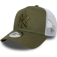 New Era New York Yankees MLB League Essential Green 9FORTY E-Frame Trucker Cap