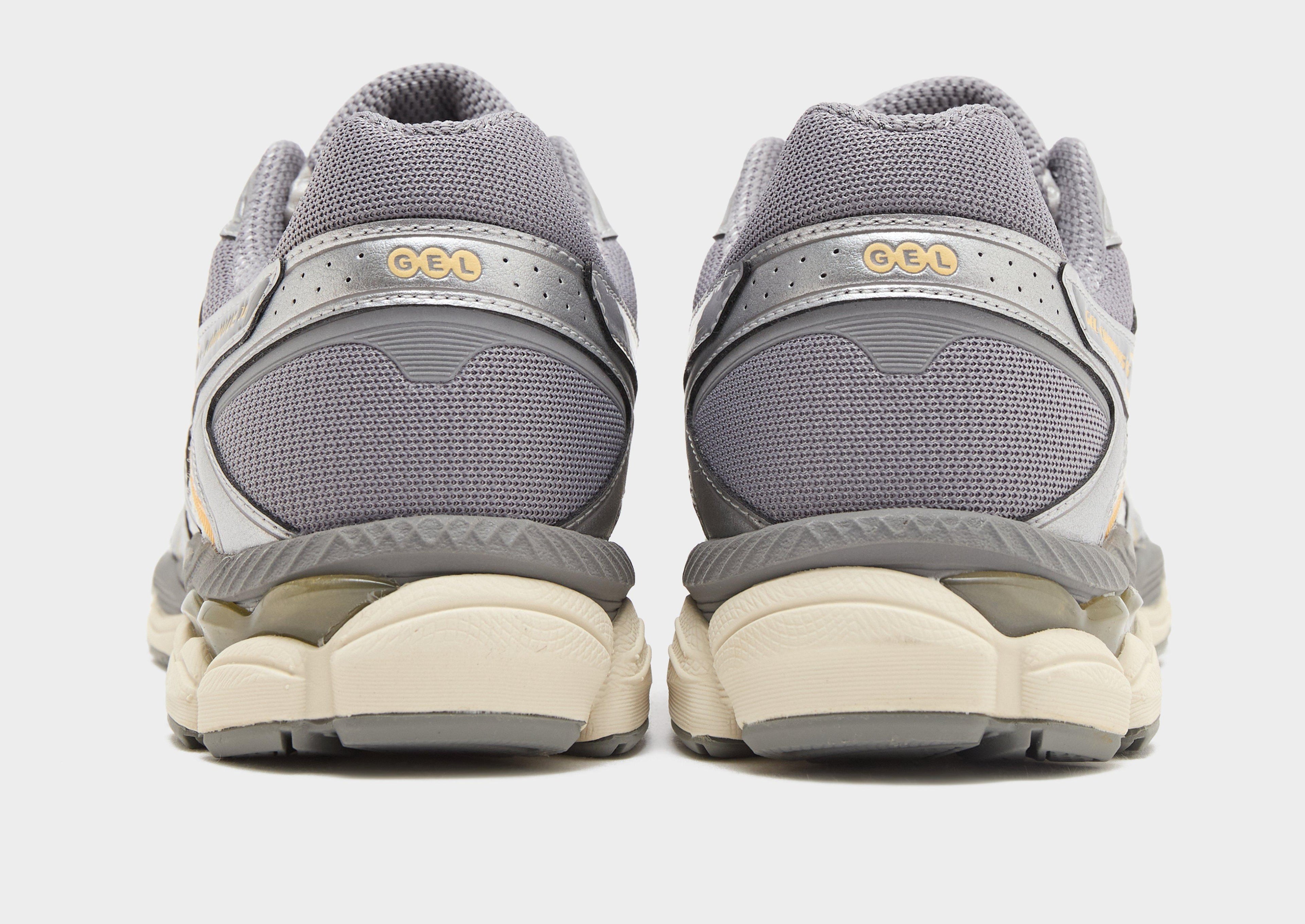 White ASICS GEL-CUMULUS 16