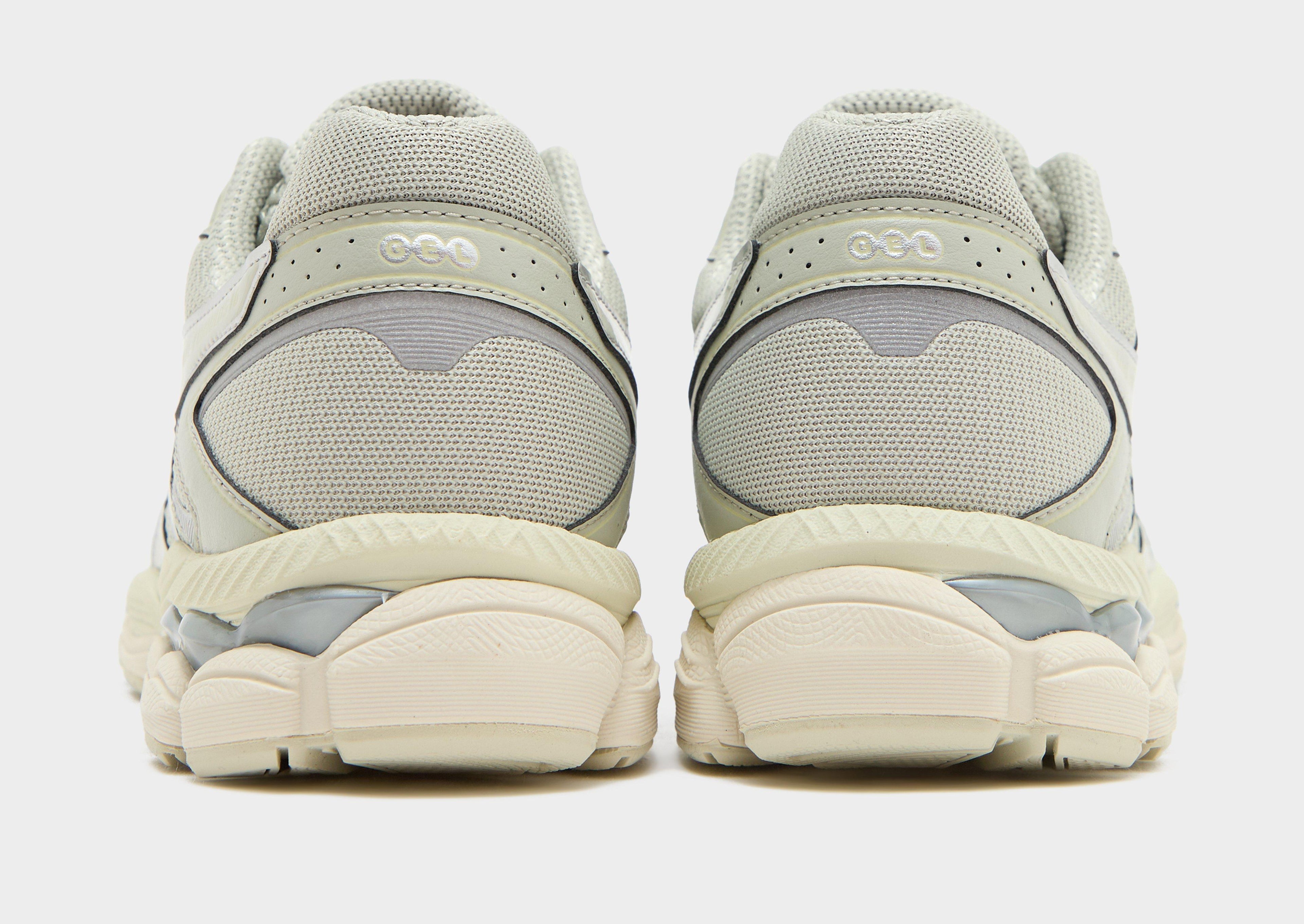 Grey ASICS GEL-CUMULUS 16